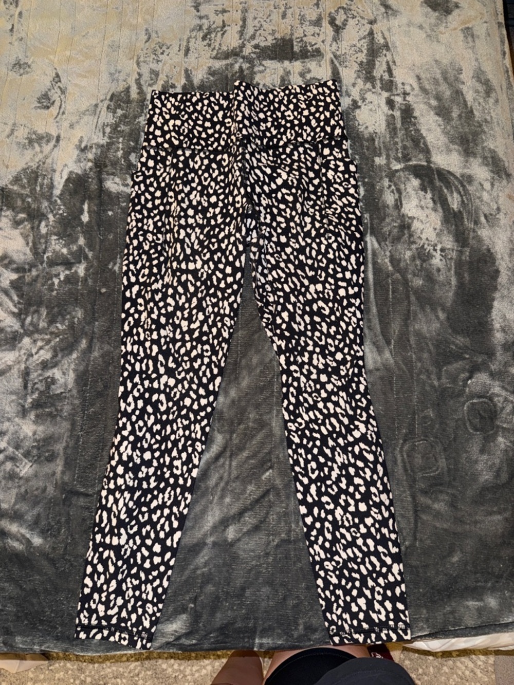 Athleta Salutation Stash 7/8 Leggings